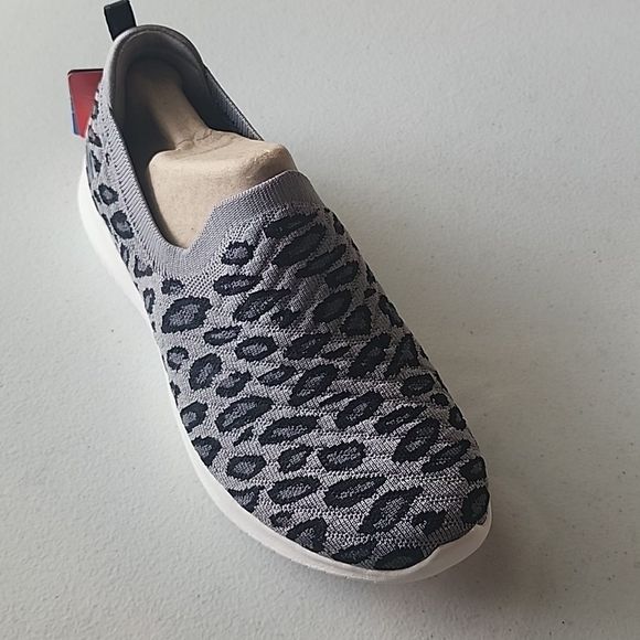 Skechers Shoes - NWT Grey Leopard Slip On Skechers, size 7.5 Wide